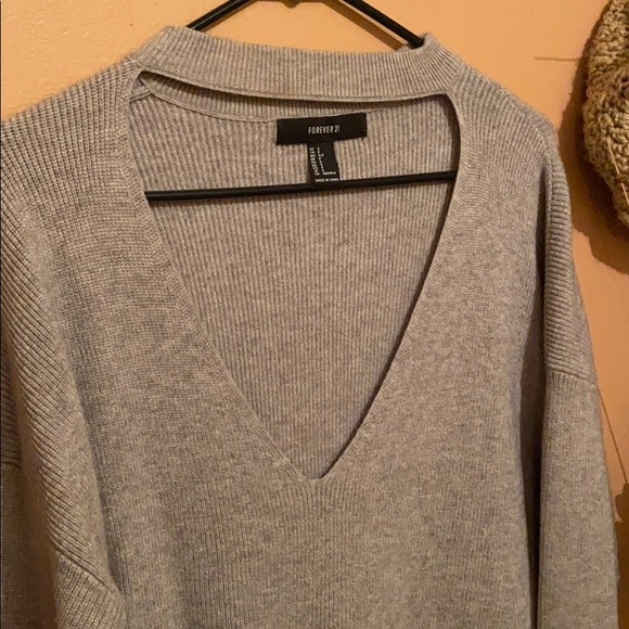 Forever 21 Sweater - Picture 2 of 4
